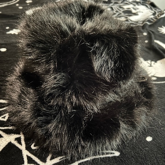 Furry bucket hat - Picture 2 of 6